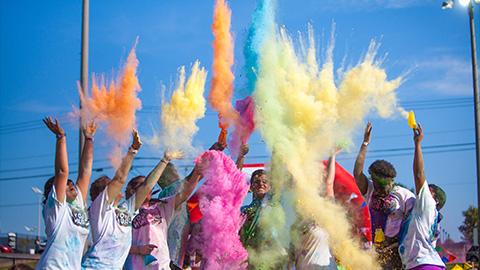 Students throwing colors in the air at a color run